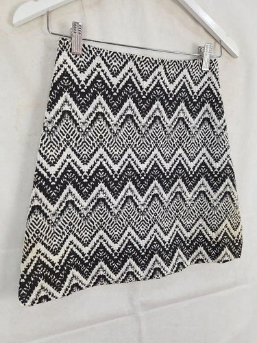 Kookai Textured Chevron Monochrome Skirt Size 8 by SwapUp-Online Second Hand Store-Online Thrift Store