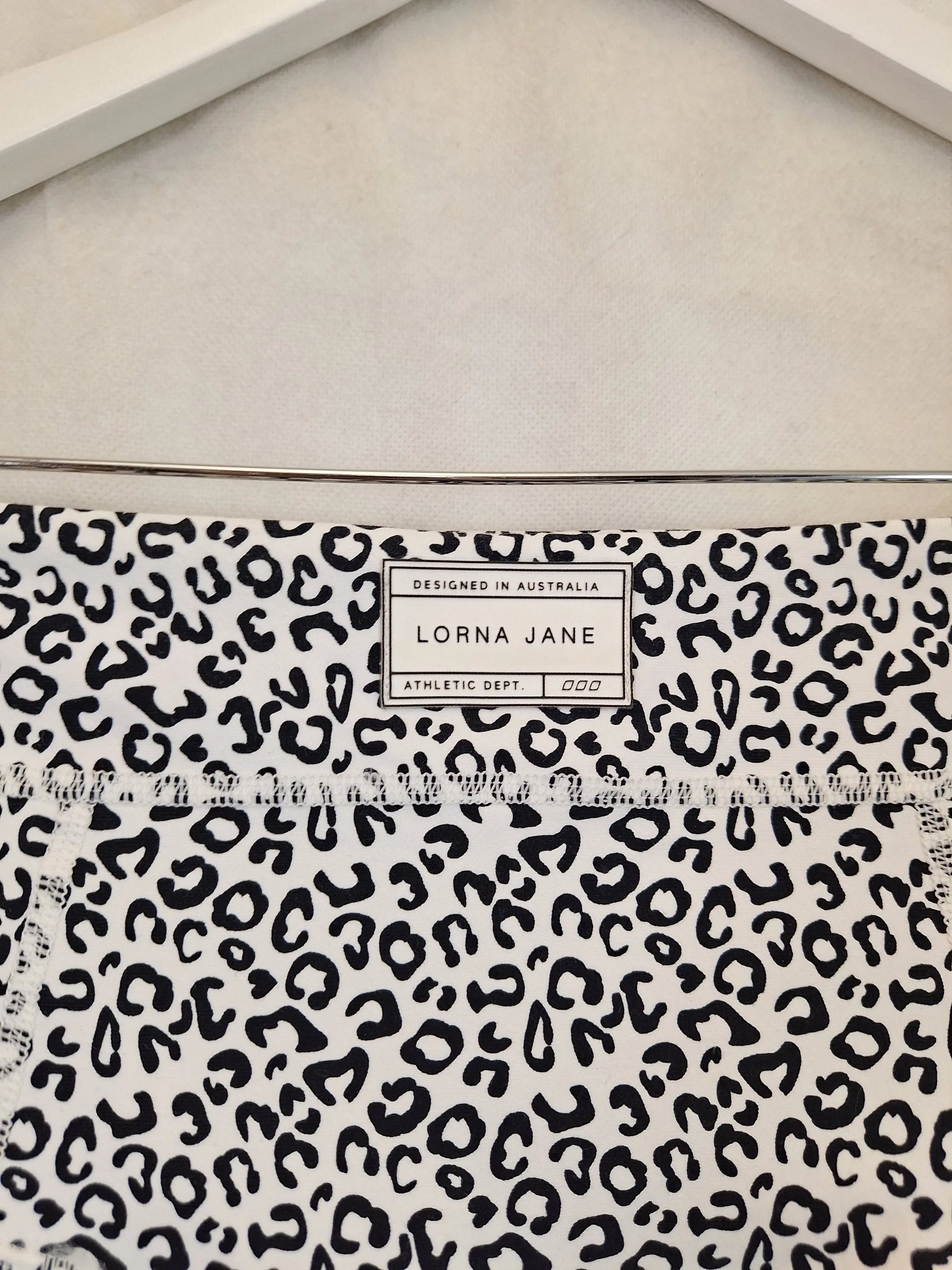 Lorna Jane Funky Cheetah Active Leggings Size S by SwapUp-Online Second Hand Store-Online Thrift Store