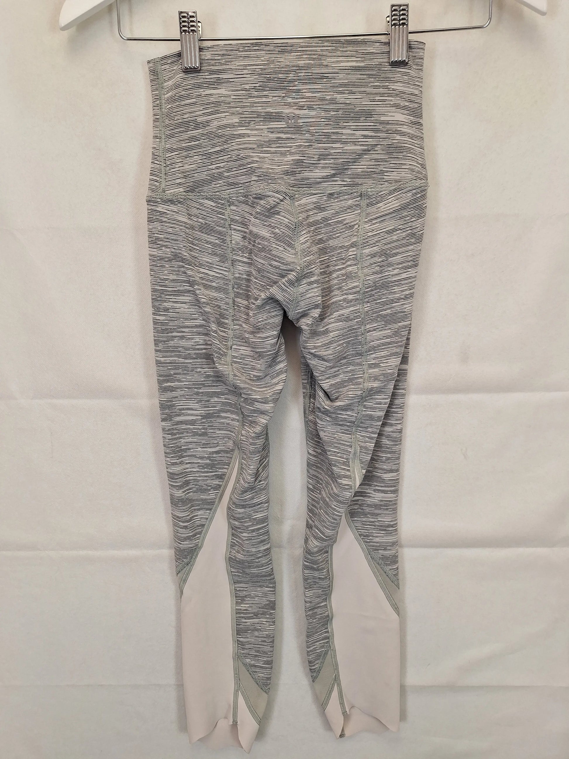 Lululemon Grey Stripe Active Leggings Size 6 – SwapUp