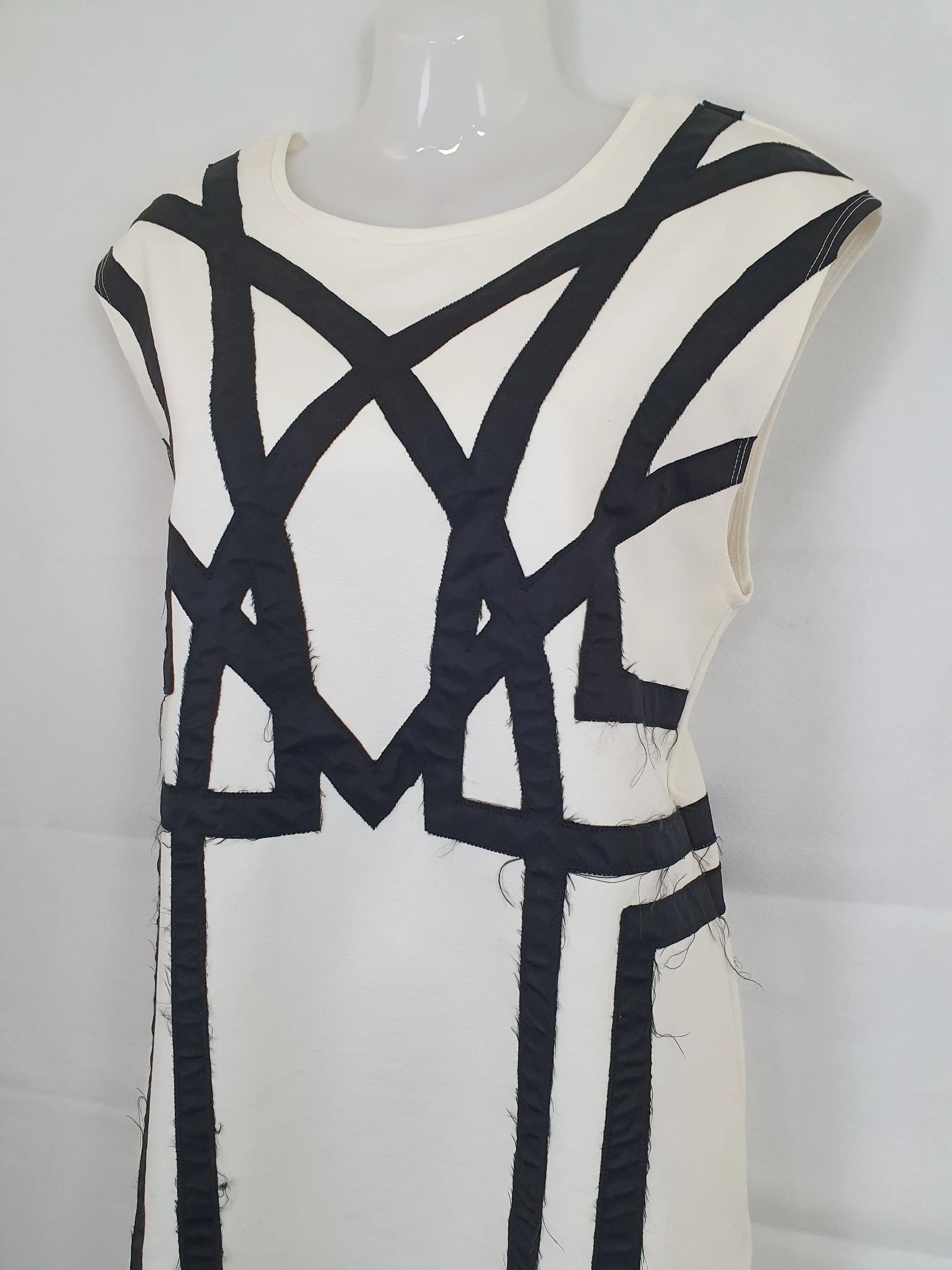 Manning Cartell Cream Geometric Mini Dress Size 8 by SwapUp-Online Second Hand Store-Online Thrift Store