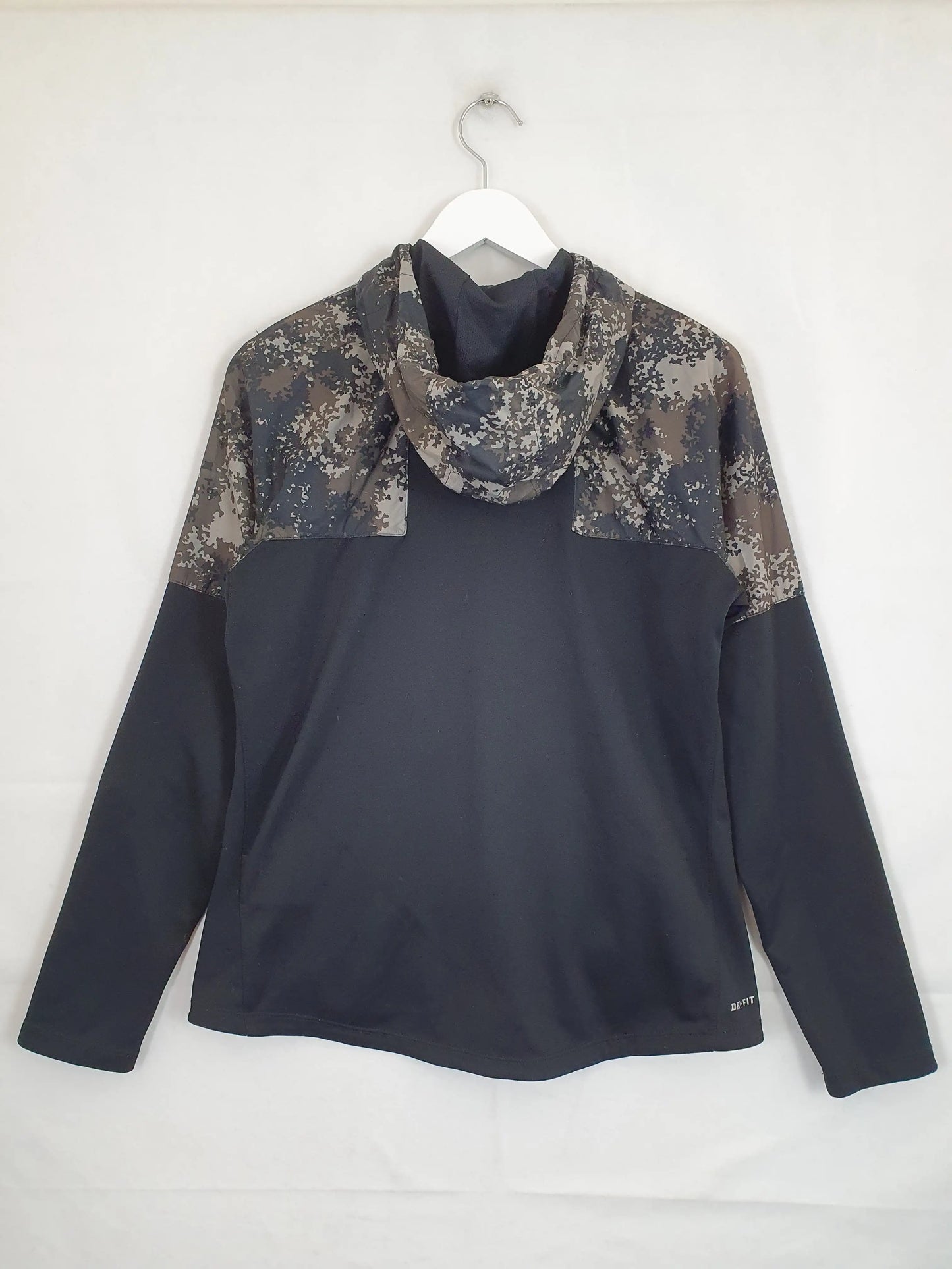 Nike Active Camo Outdoor Jacket Size L by SwapUp-Online Second Hand Store-Online Thrift Store