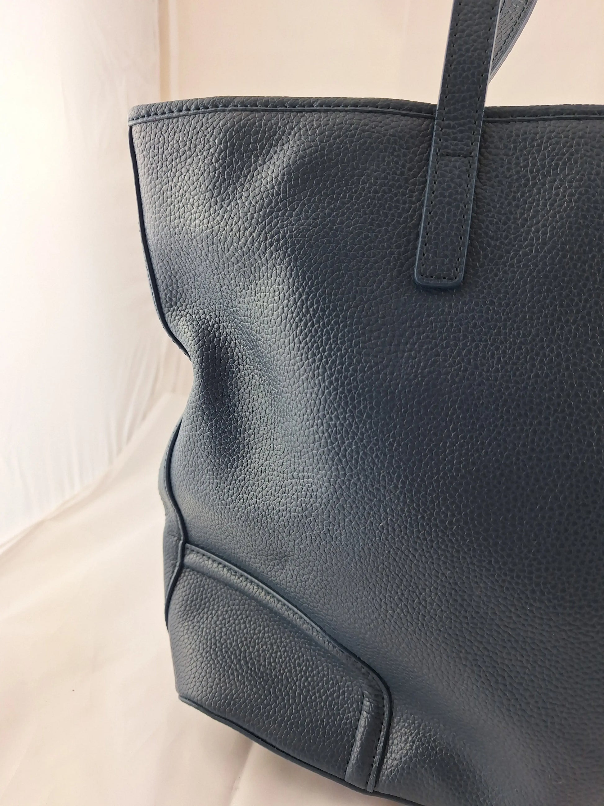 Oroton Oroton Essential Pebbled Leather Tote Bag by SwapUp-Online Second Hand Store-Online Thrift Store