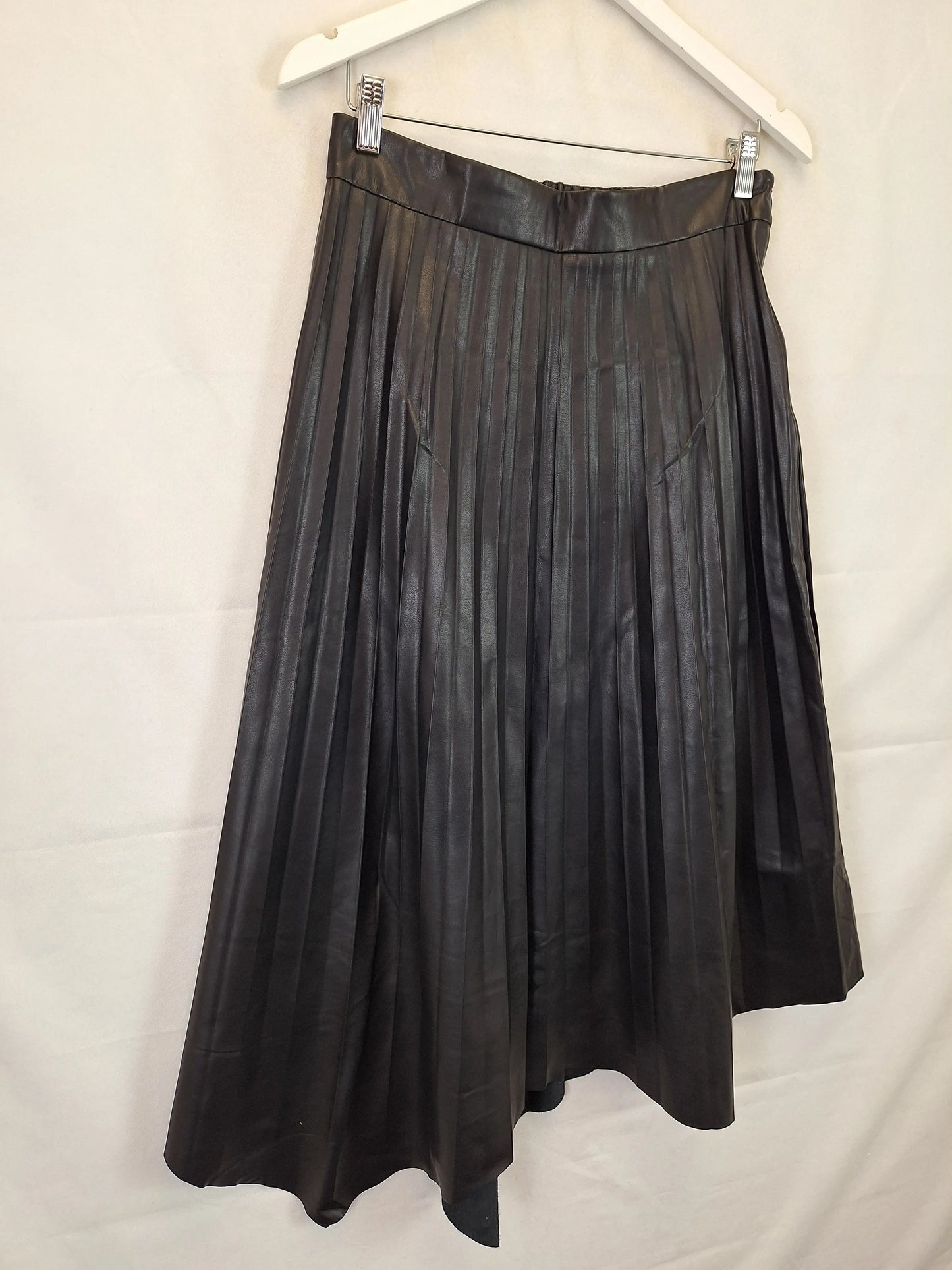 Portmans Stylish Pu Pleated Midi Skirt Size 12 by SwapUp-Online Second Hand Store-Online Thrift Store