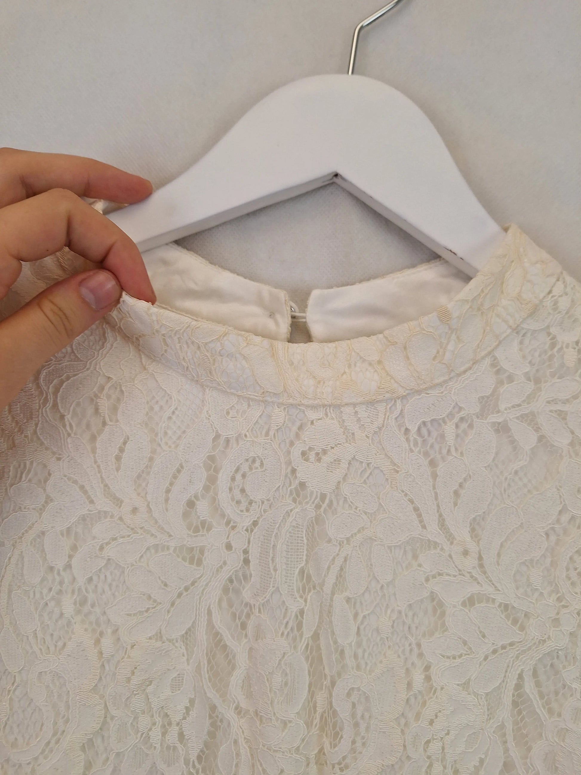 Review Elegant High Neck Lace Top Size 16 by SwapUp-Online Second Hand Store-Online Thrift Store