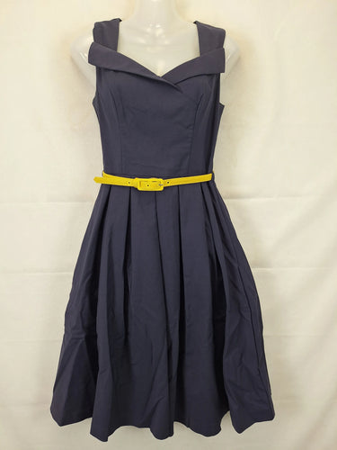 Review Elegant Sweetheart Neckine Midi  Dress Size 8 by SwapUp-Online Second Hand Store-Online Thrift Store