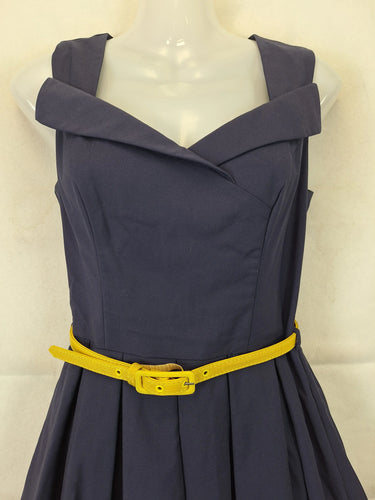 Review Elegant Sweetheart Neckine Midi  Dress Size 8 by SwapUp-Online Second Hand Store-Online Thrift Store