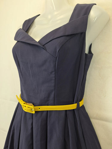 Review Elegant Sweetheart Neckine Midi  Dress Size 8 by SwapUp-Online Second Hand Store-Online Thrift Store