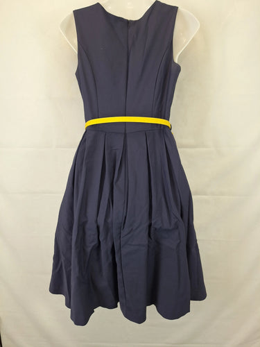 Review Elegant Sweetheart Neckine Midi  Dress Size 8 by SwapUp-Online Second Hand Store-Online Thrift Store