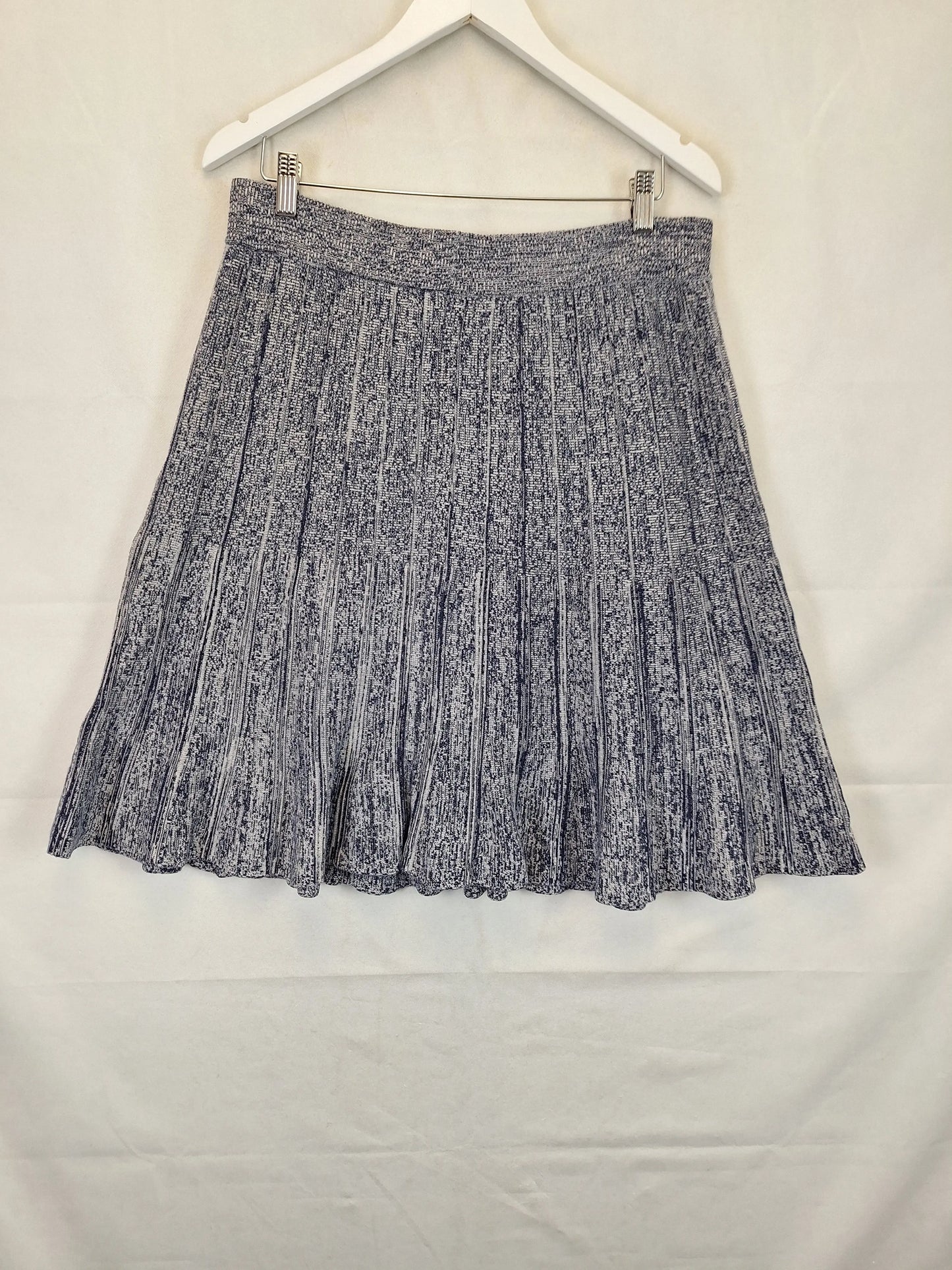 Review Essential A Line Knit Mini Skirt Size 16 by SwapUp-Online Second Hand Store-Online Thrift Store