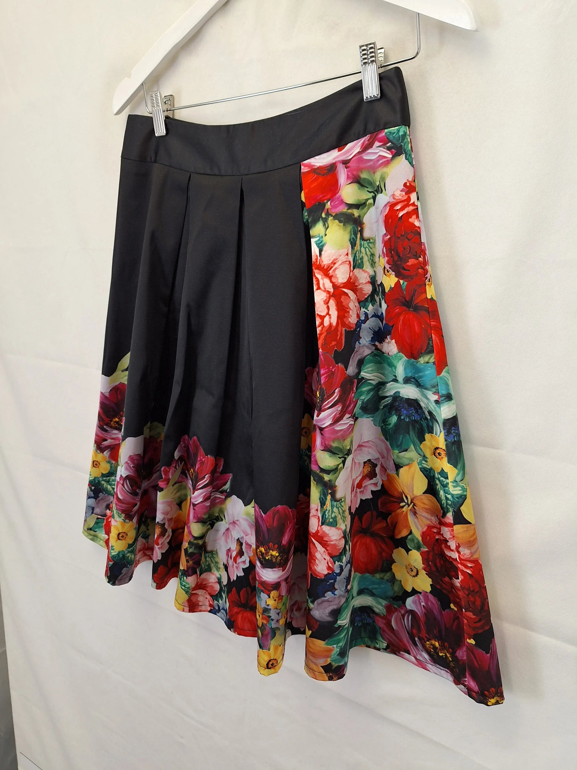 Review Floral Evening Pleated Midi Skirt Size 10 by SwapUp-Online Second Hand Store-Online Thrift Store