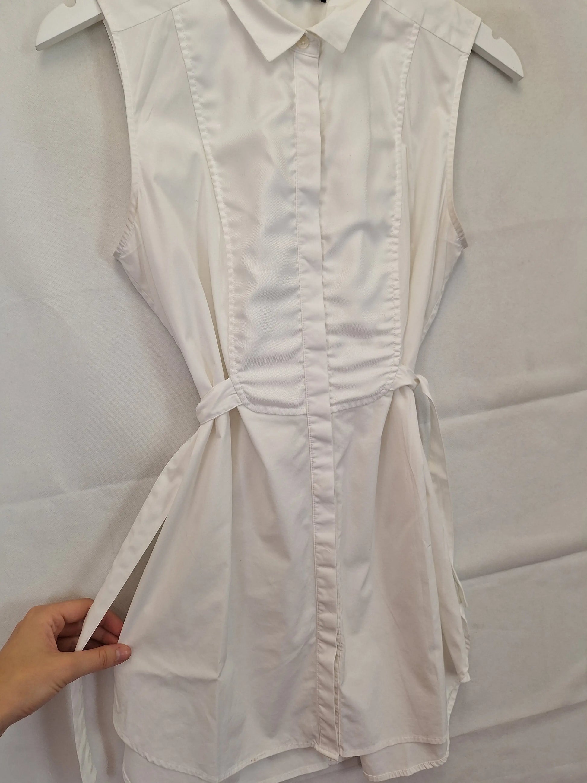 Saba Crisp White Sleeveless Scoop Shirt Size 12 by SwapUp-Online Second Hand Store-Online Thrift Store