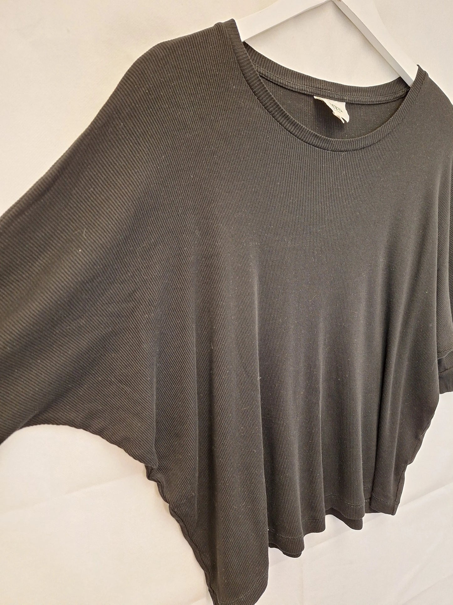 Seed Ribbed Bat Wing T-shirt Size M by SwapUp-Online Second Hand Store-Online Thrift Store