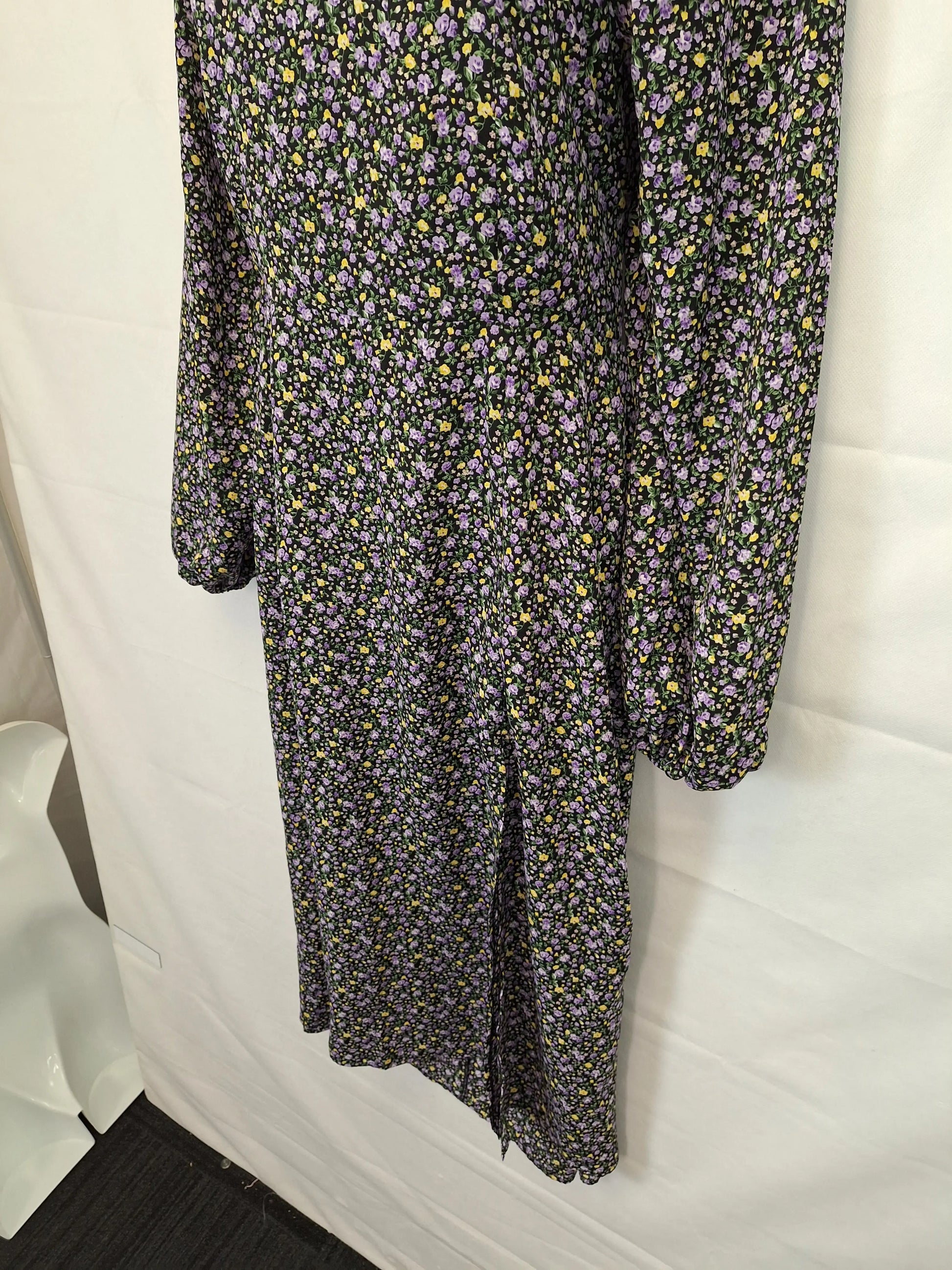Seven Wonders Mercer Floral Maxi Dress Size M by SwapUp-Online Second Hand Store-Online Thrift Store