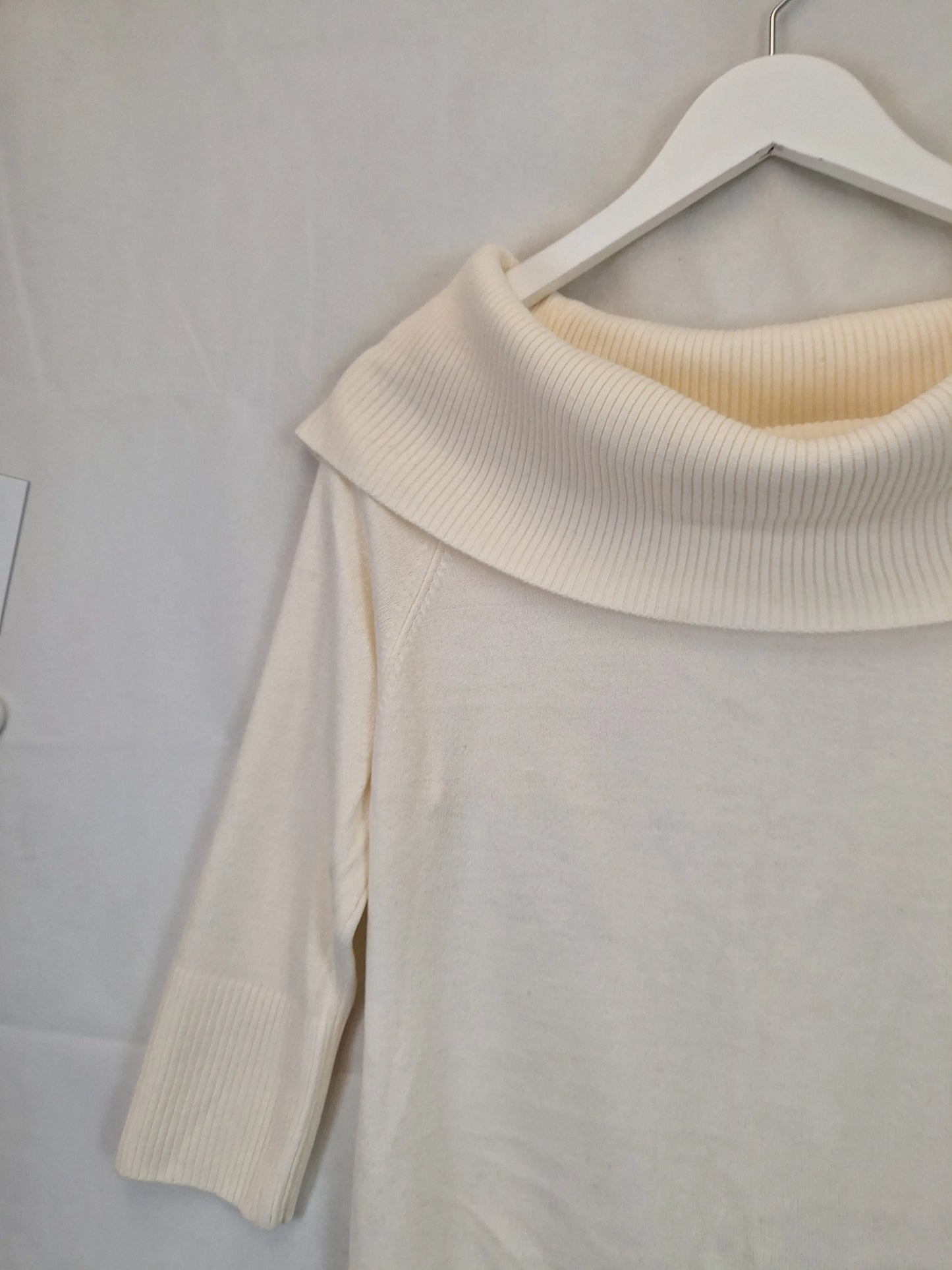 Table Eight Essentila Off Shoulder Cream Jumper Size L by SwapUp-Online Second Hand Store-Online Thrift Store