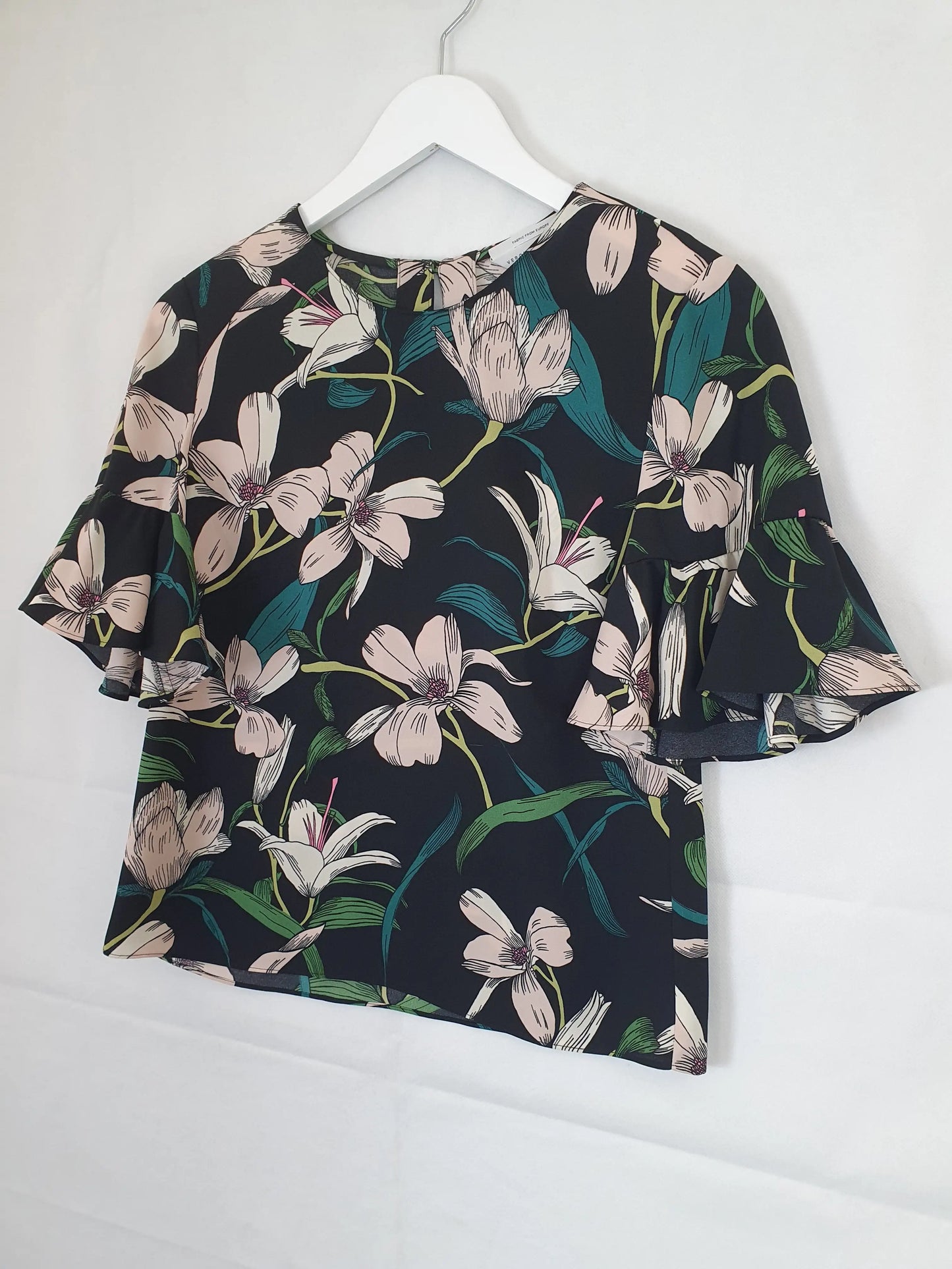 Veronika Maine Office Frill Sleeve Top Size 6 by SwapUp-Second Hand Shop-Thrift Store-Op Shop 