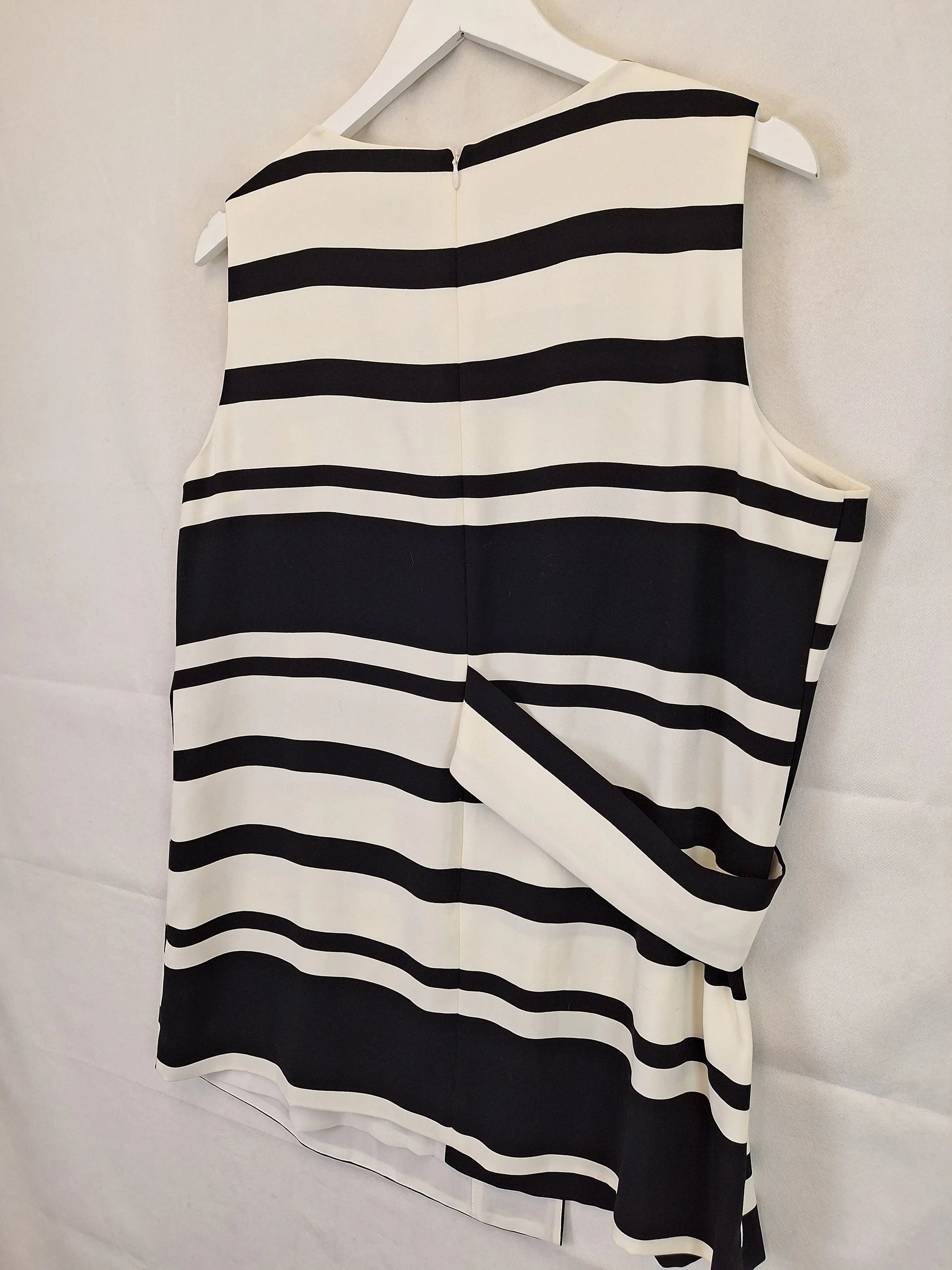 Veronika Maine Sophisticated Sleeveless Top Size 14 by SwapUp-Online Second Hand Store-Online Thrift Store