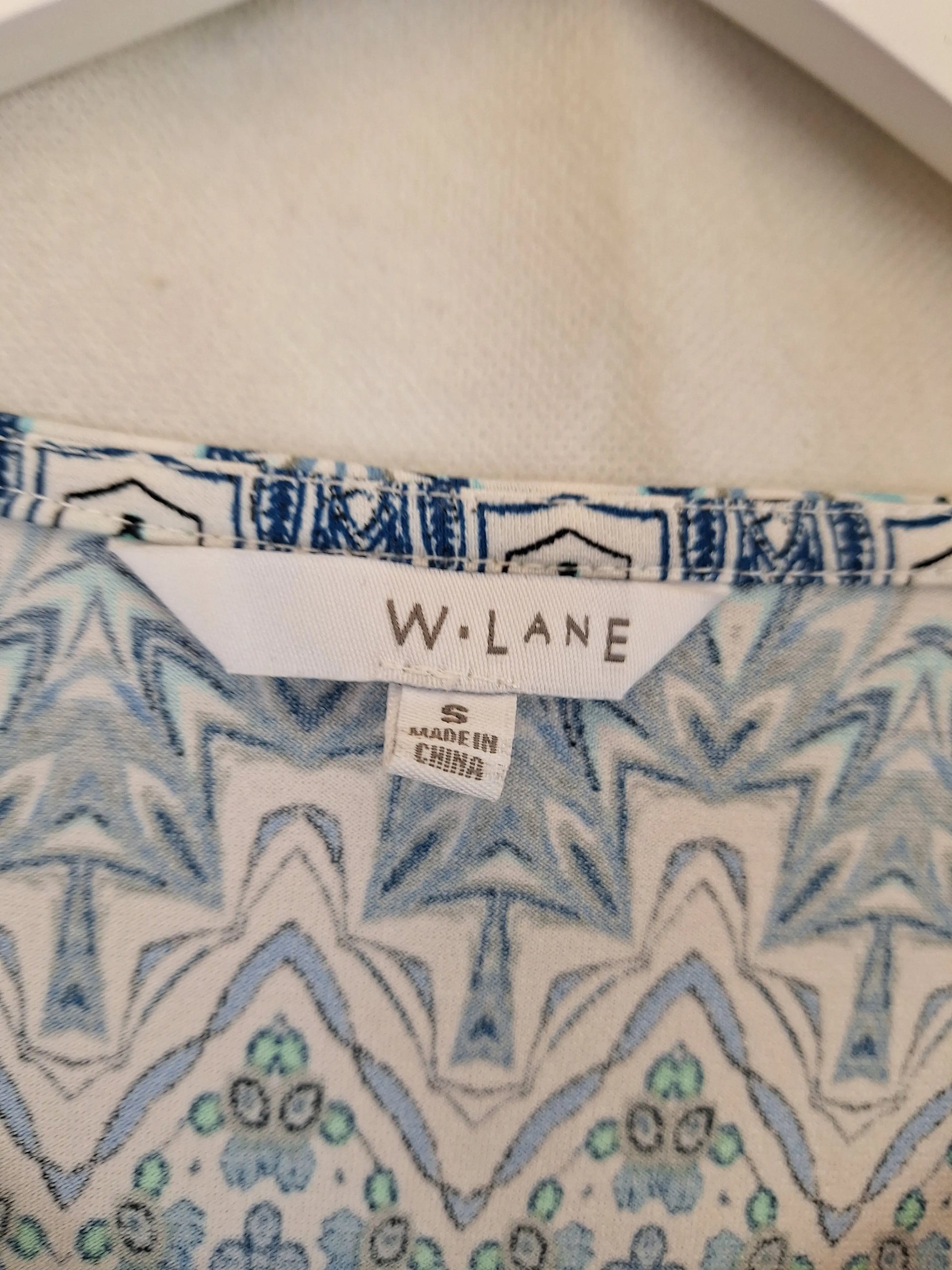 W. Lane Geo Print V Neck Top Size S by SwapUp-Online Second Hand Store-Online Thrift Store
