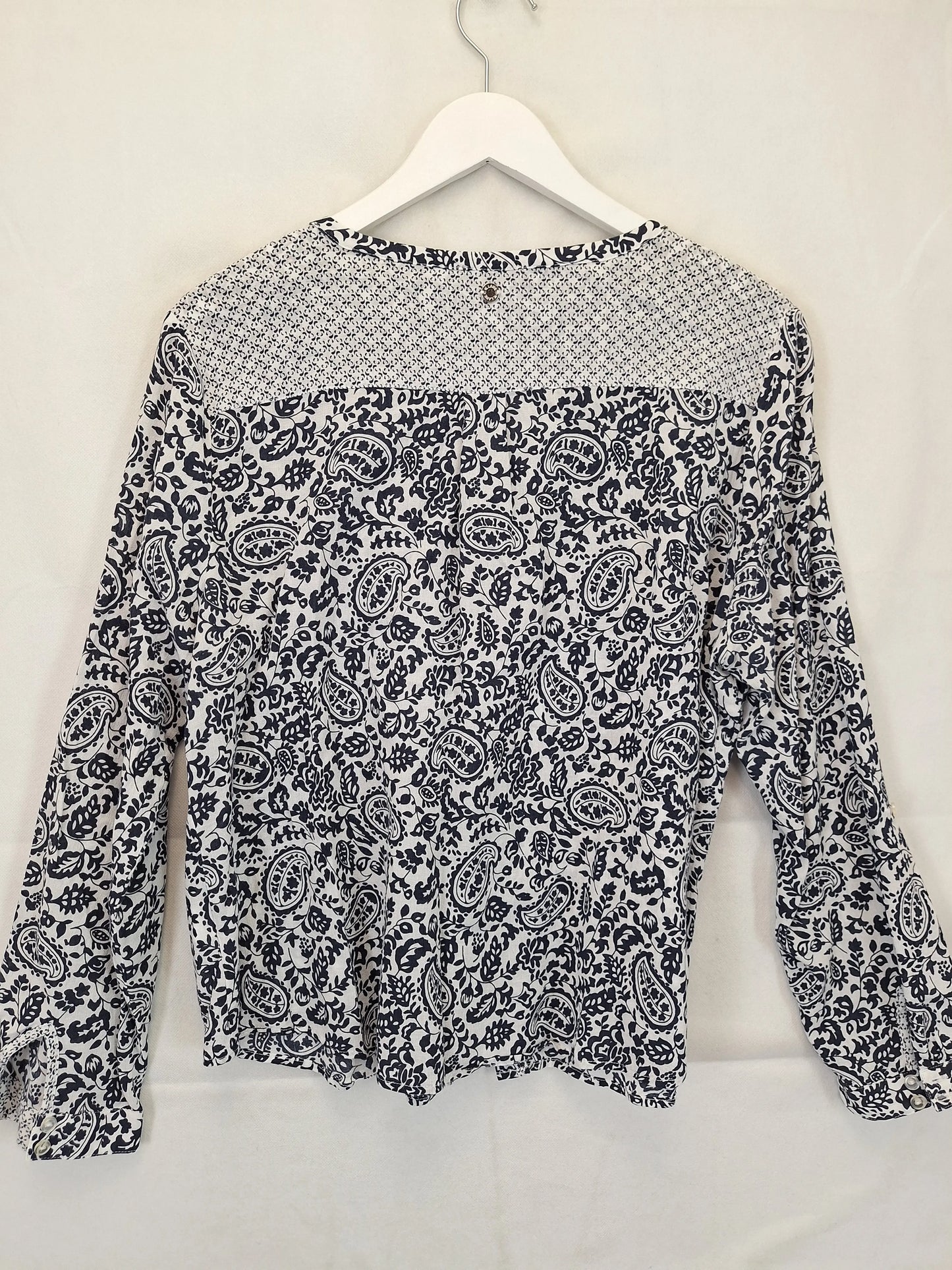 W. Lane Navy Contrast Light Fauna Blouse Size 16 by SwapUp-Online Second Hand Store-Online Thrift Store