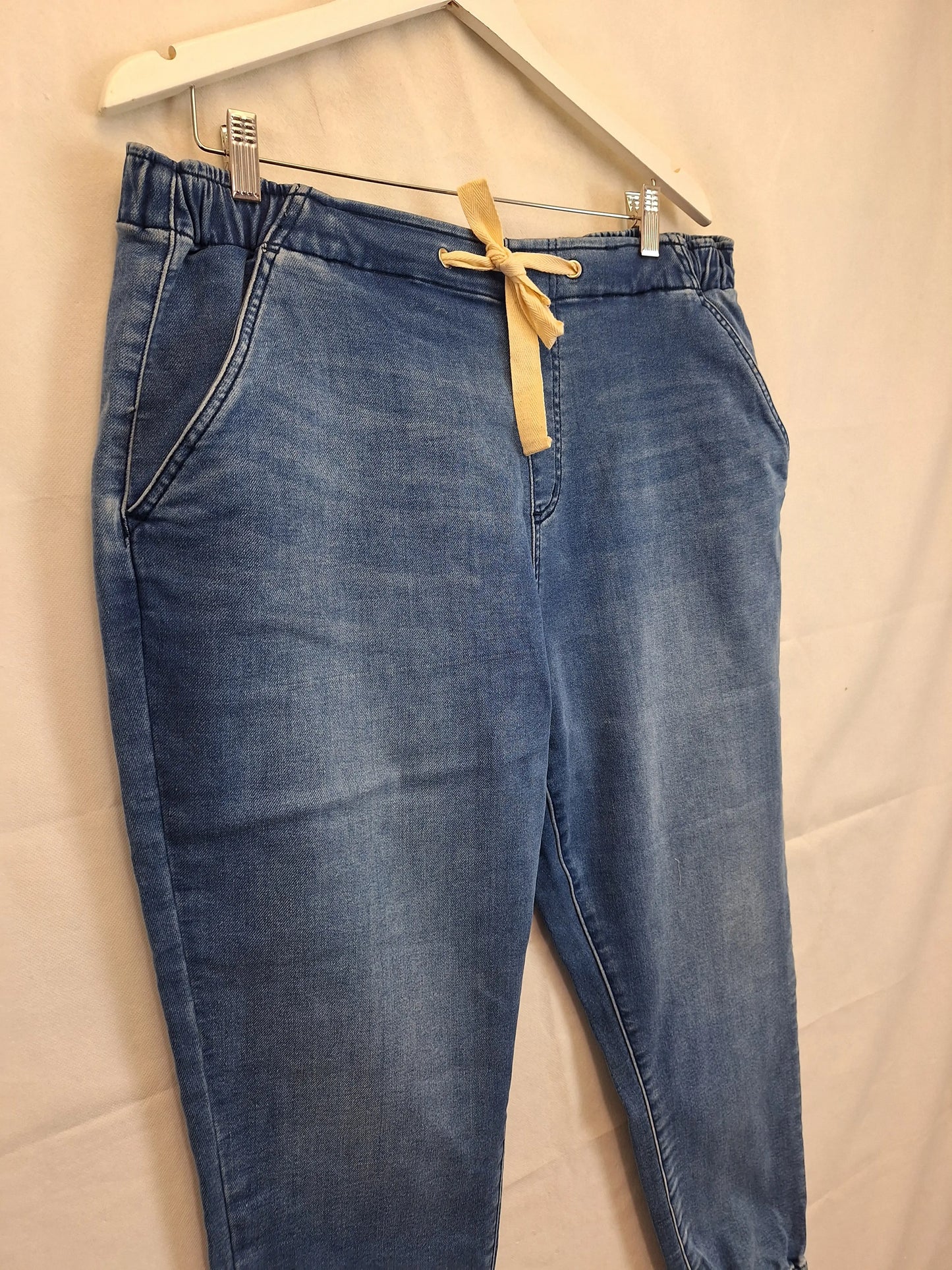 Witchery Classic Mid Rise Jogger Jeans Size 16 by SwapUp-Online Second Hand Store-Online Thrift Store