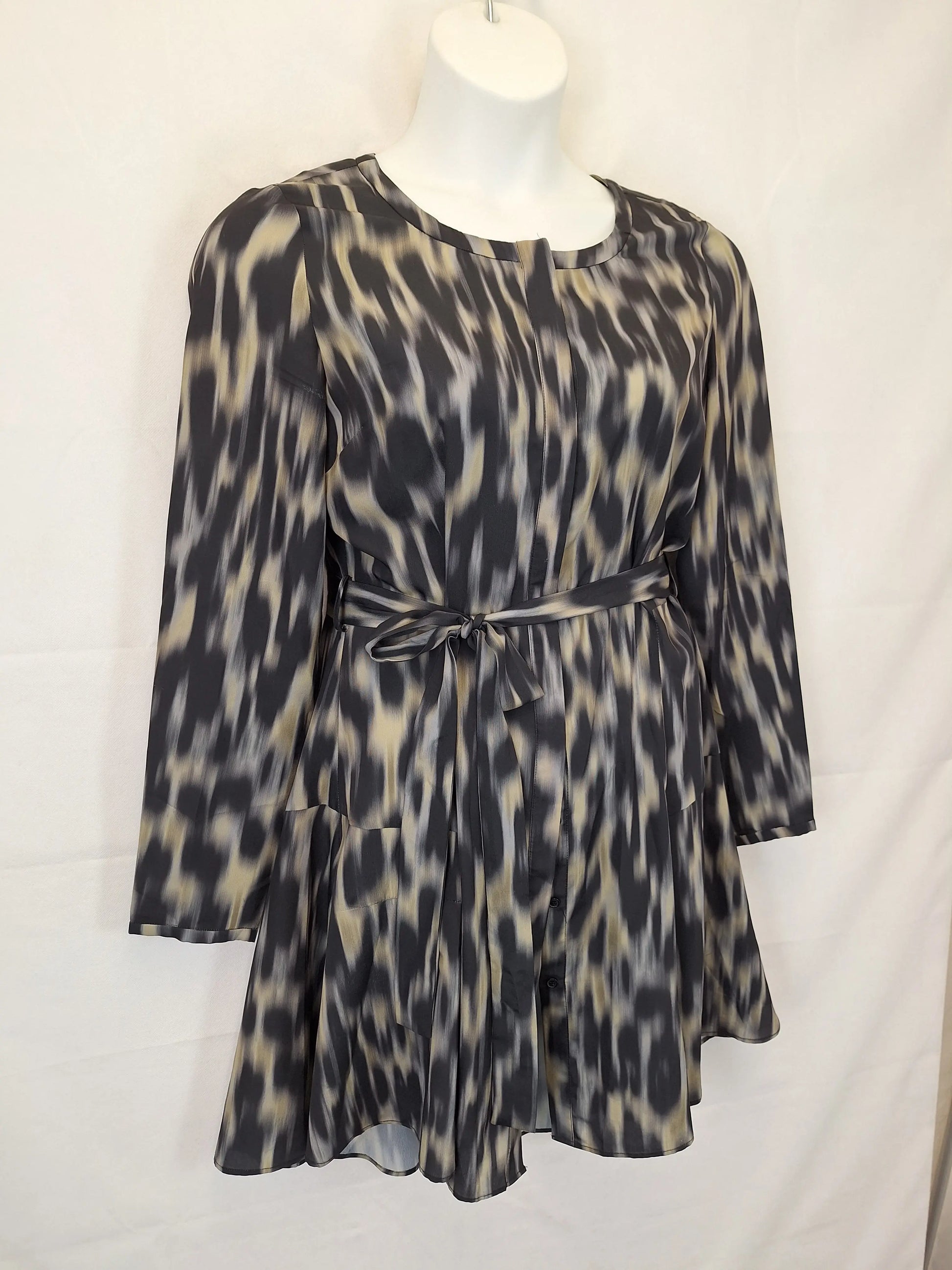 Witchery Classic Shift Mini Dress Size 12 by SwapUp-Online Second Hand Store-Online Thrift Store