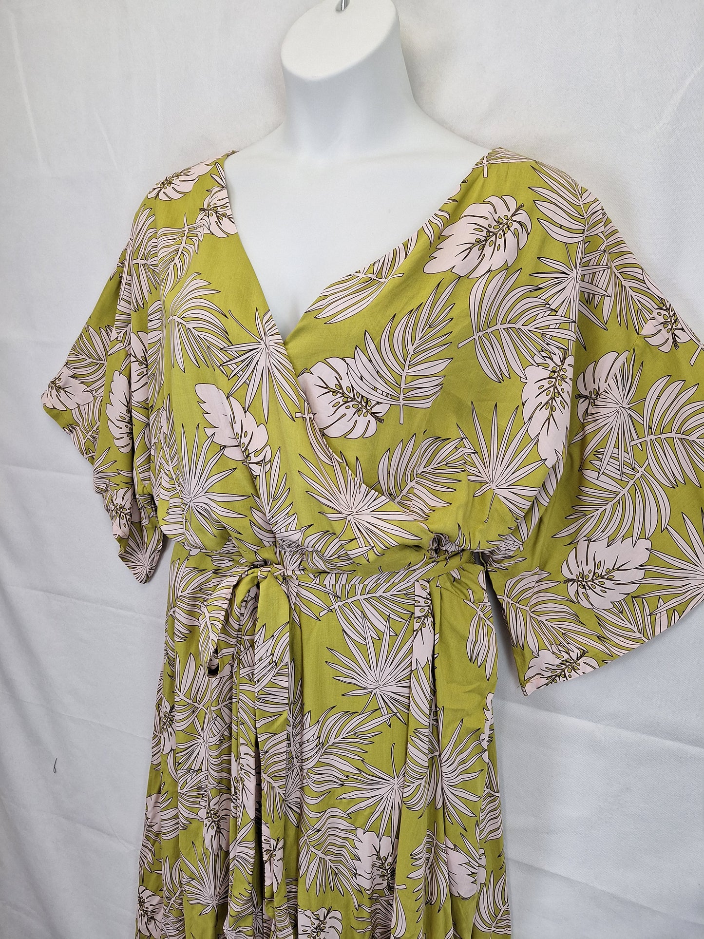 Collectif Akiko Summer Foliage Jumpsuit Size 26 by SwapUp-Online Second Hand Store-Online Thrift Store