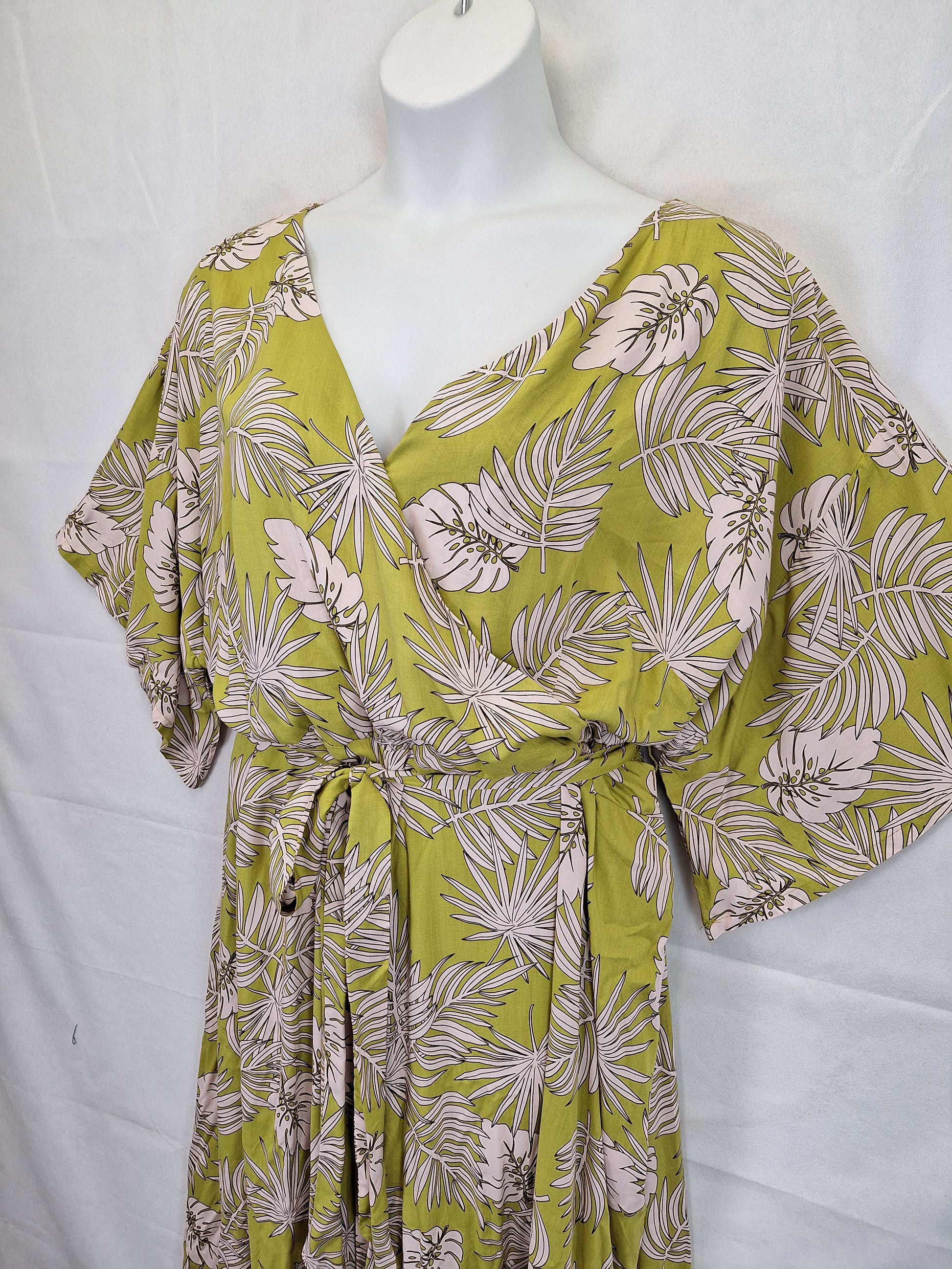 Collectif Akiko Summer Foliage Jumpsuit Size 26 by SwapUp-Online Second Hand Store-Online Thrift Store