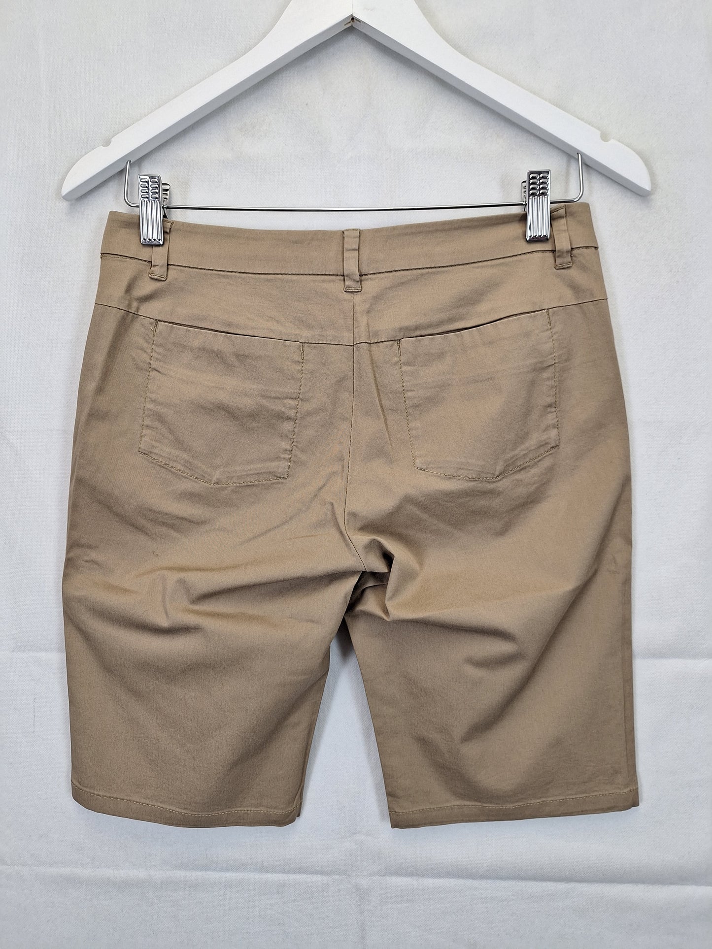 Country Road Knee Length Classic Shorts Size 8 by SwapUp-Online Second Hand Store-Online Thrift Store