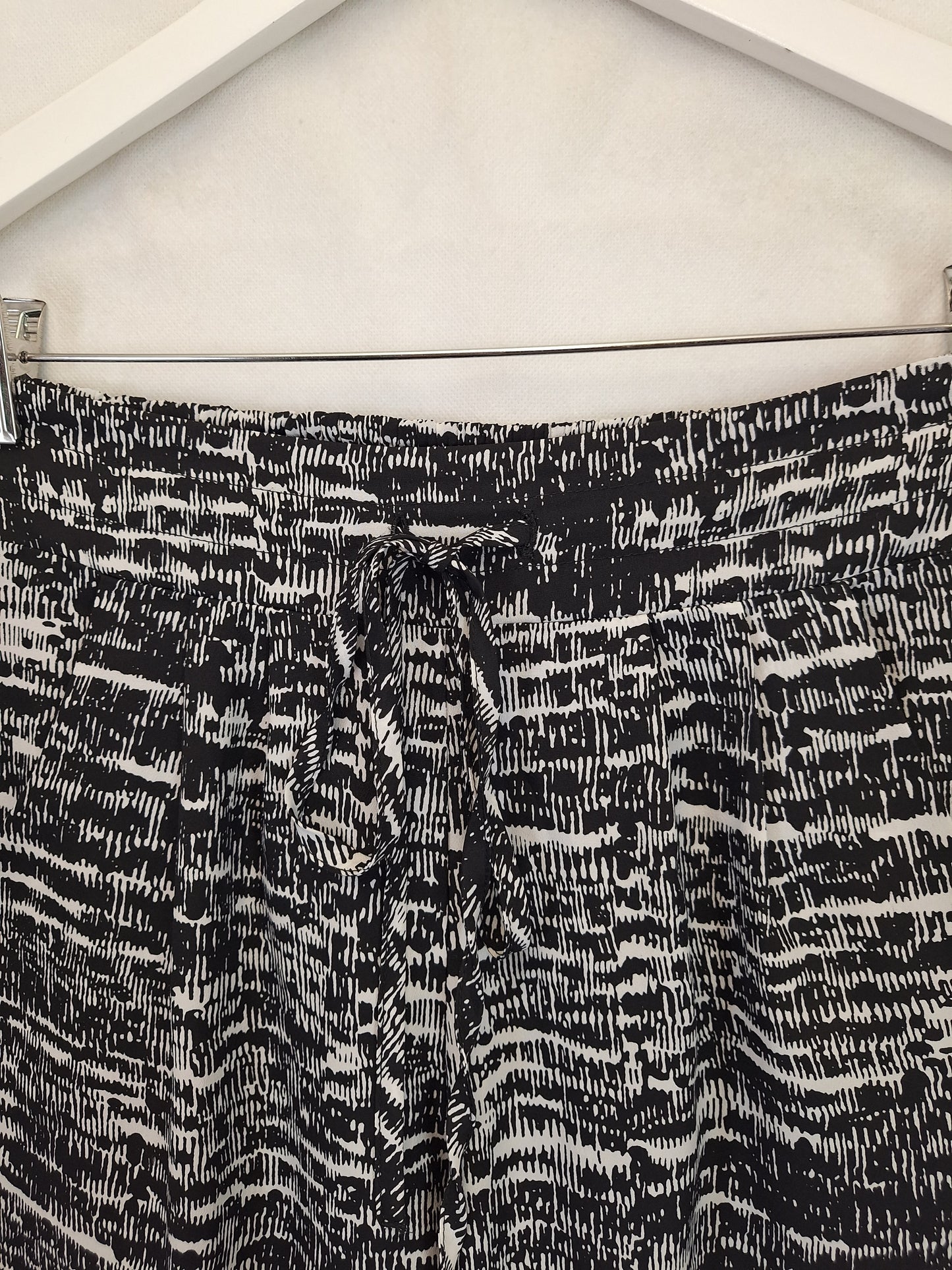 Stella Relaxed Abstract Pants Size 10 by SwapUp-Online Second Hand Store-Online Thrift Store