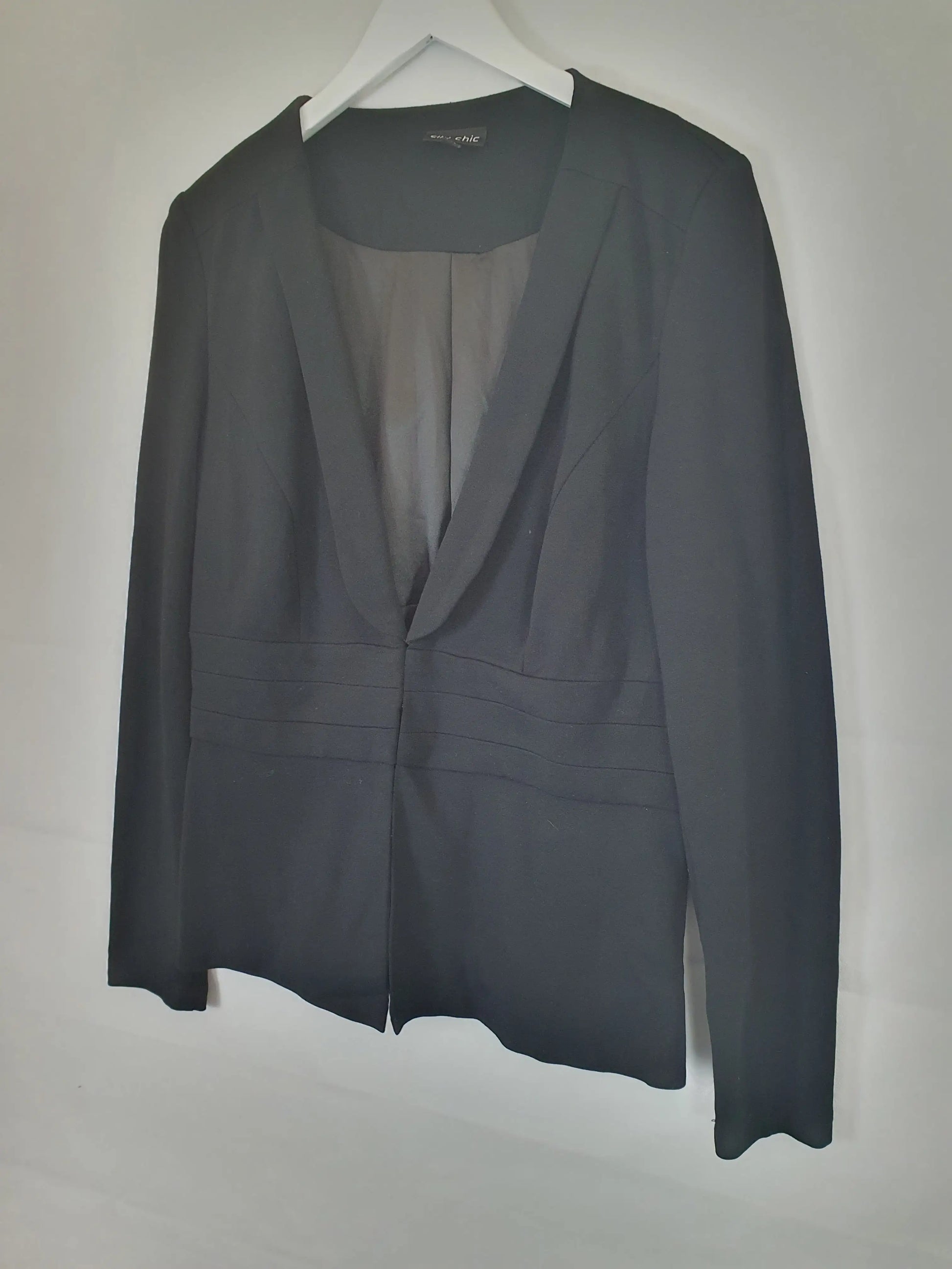City Chic Buttonless Semi Formal Blazer Size XS Plus by SwapUp-Second Hand Shop-Thrift Store-Op Shop 